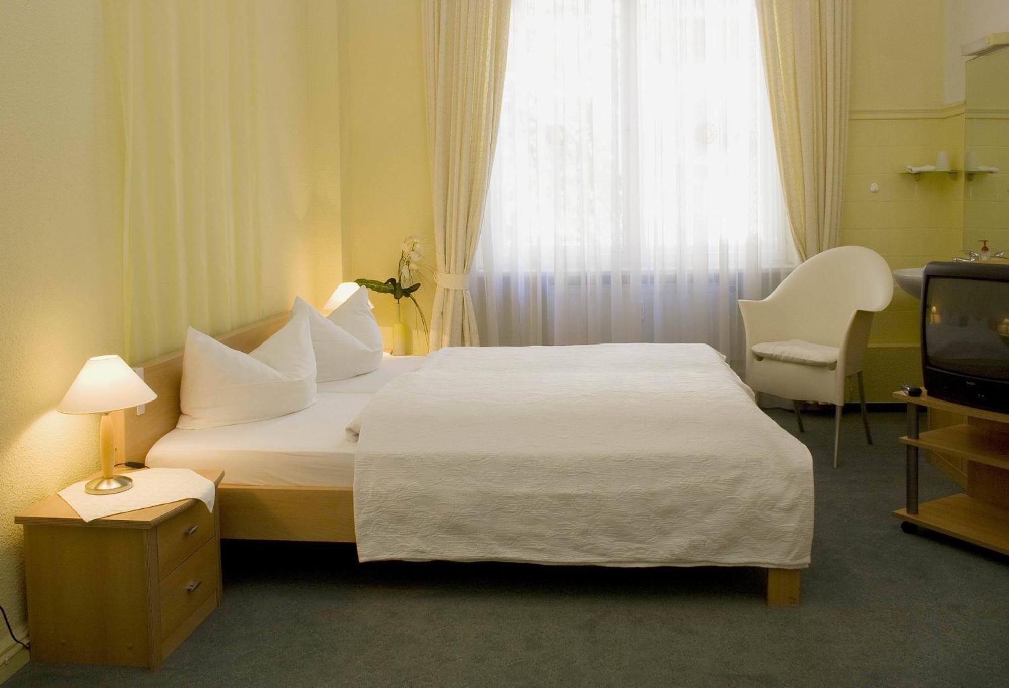 Hotel Pension Senta Berlin Exterior photo