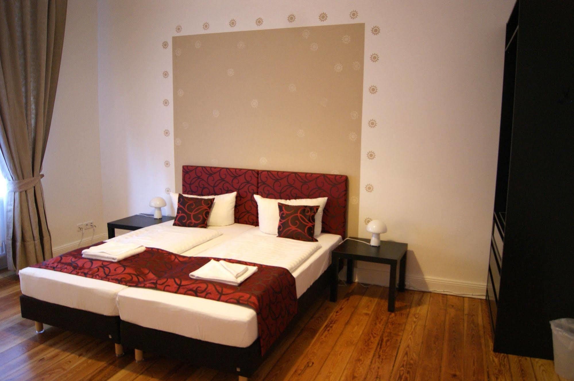 Hotel Pension Senta Berlin Exterior photo
